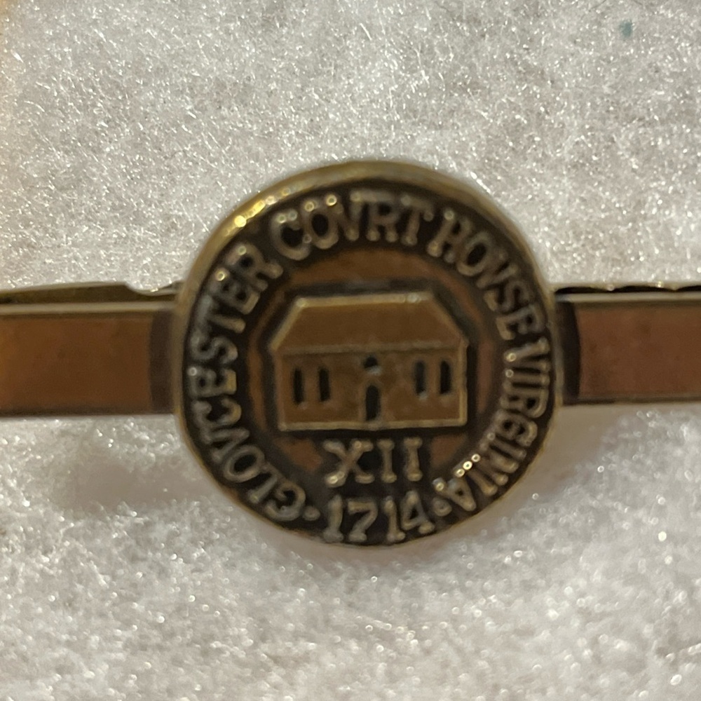 Vintage Gloucester Courthouse Virginia Tie Clip - Picture 2 of 3